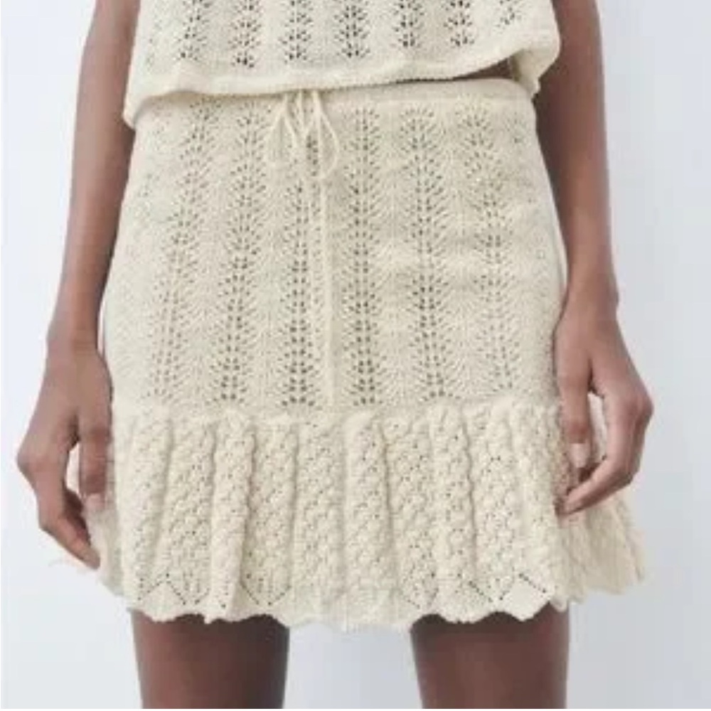 Elegant Cream Knit Skirt - Picture 2 of 9